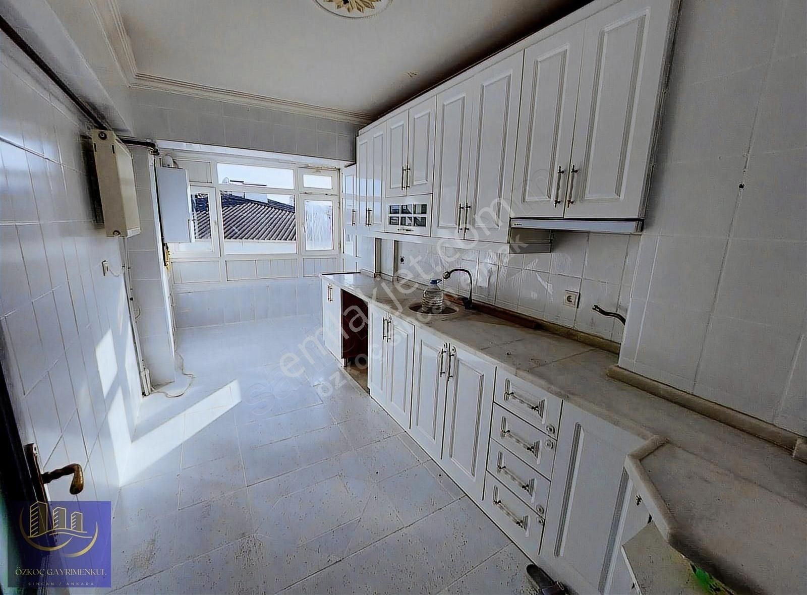 Malazgirt Mh'de 3+1 Bağımsız Arakat Asansörlü Full Güney Cephe