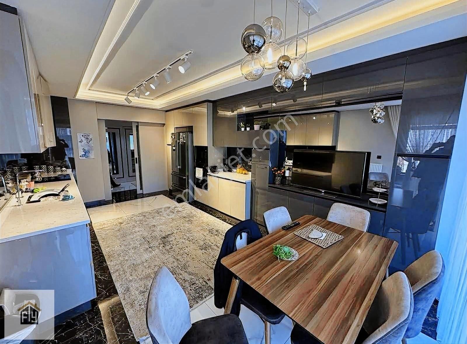 F&y Emlaktan Site İçinde Satılık 1. Kat 4+1 Full Yapılı Daire