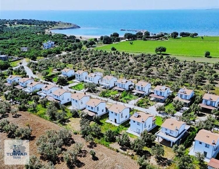 Ezine Kumburun Mavi Beyaz Sitesinde Sıfır 3+1 Müstakil Villa