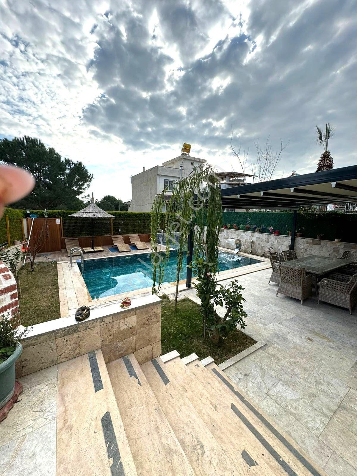 Özel Havuz,köşe Konum,doğalgazlı,şömineli,7+2 Satılık Villa