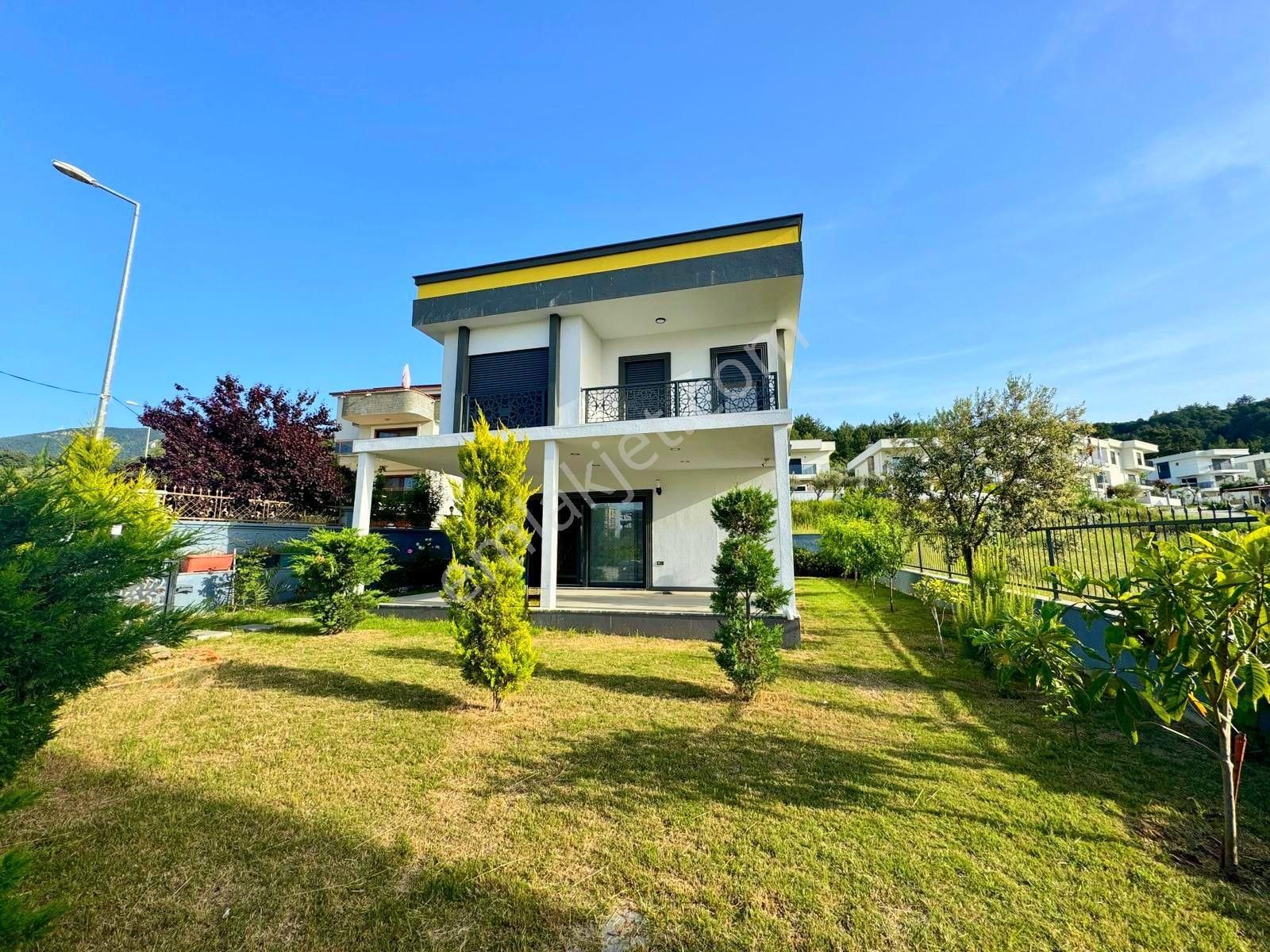 Davutlarda Yaz-kış Oturmaya Uygun 310 M2 Müstakil Arsa İçinde Sıfır Villa