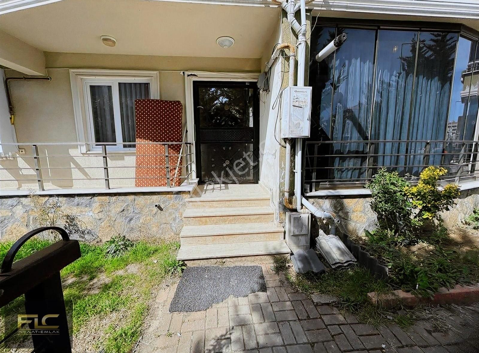 Karasuda 2+1 Bahçeli Kombi Petekli Denize Çarşıya Yakın Daire