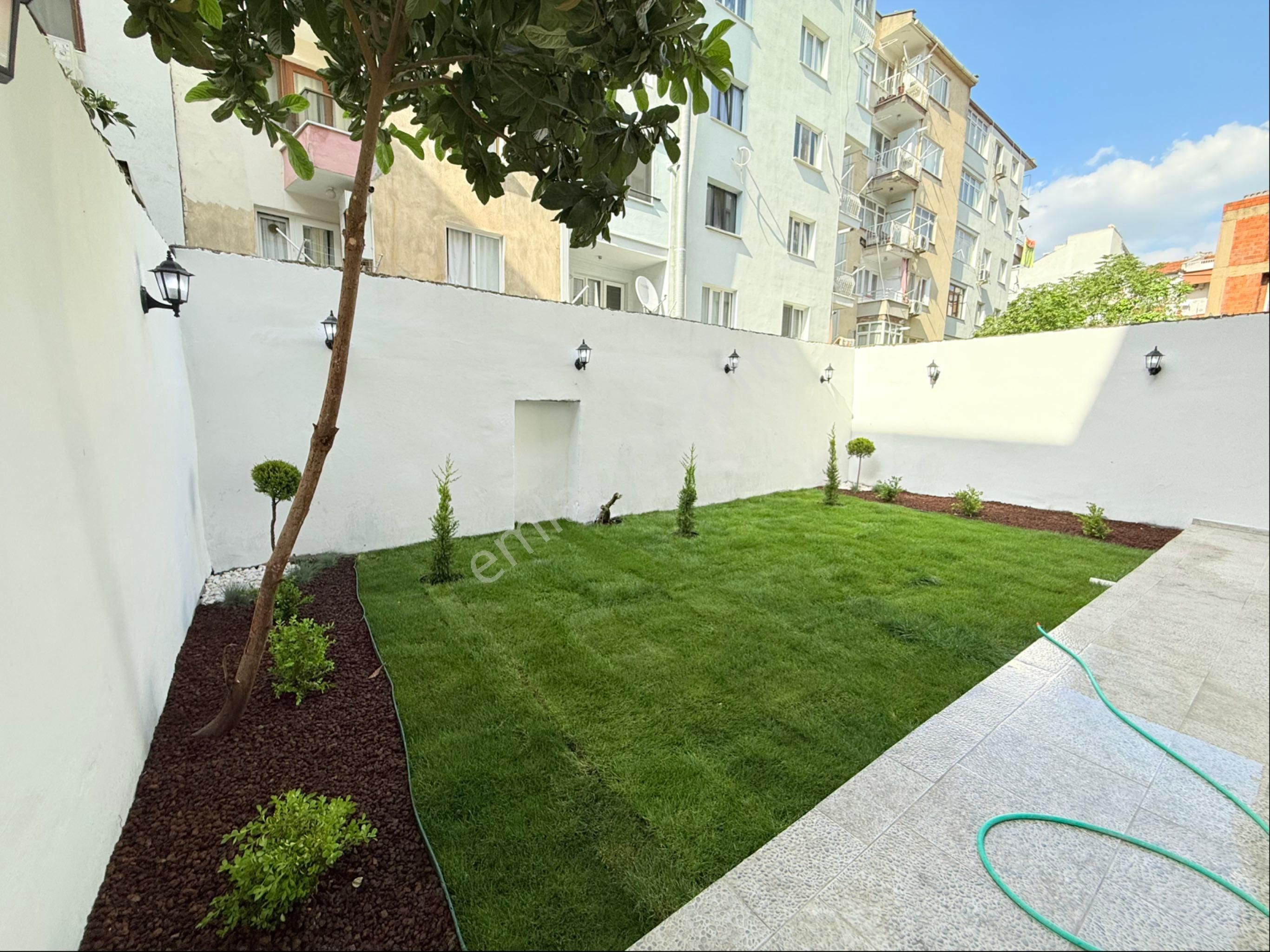 Emlak Center'dan Alaybey Mah Satılık 3+1 Bahçeli Daire