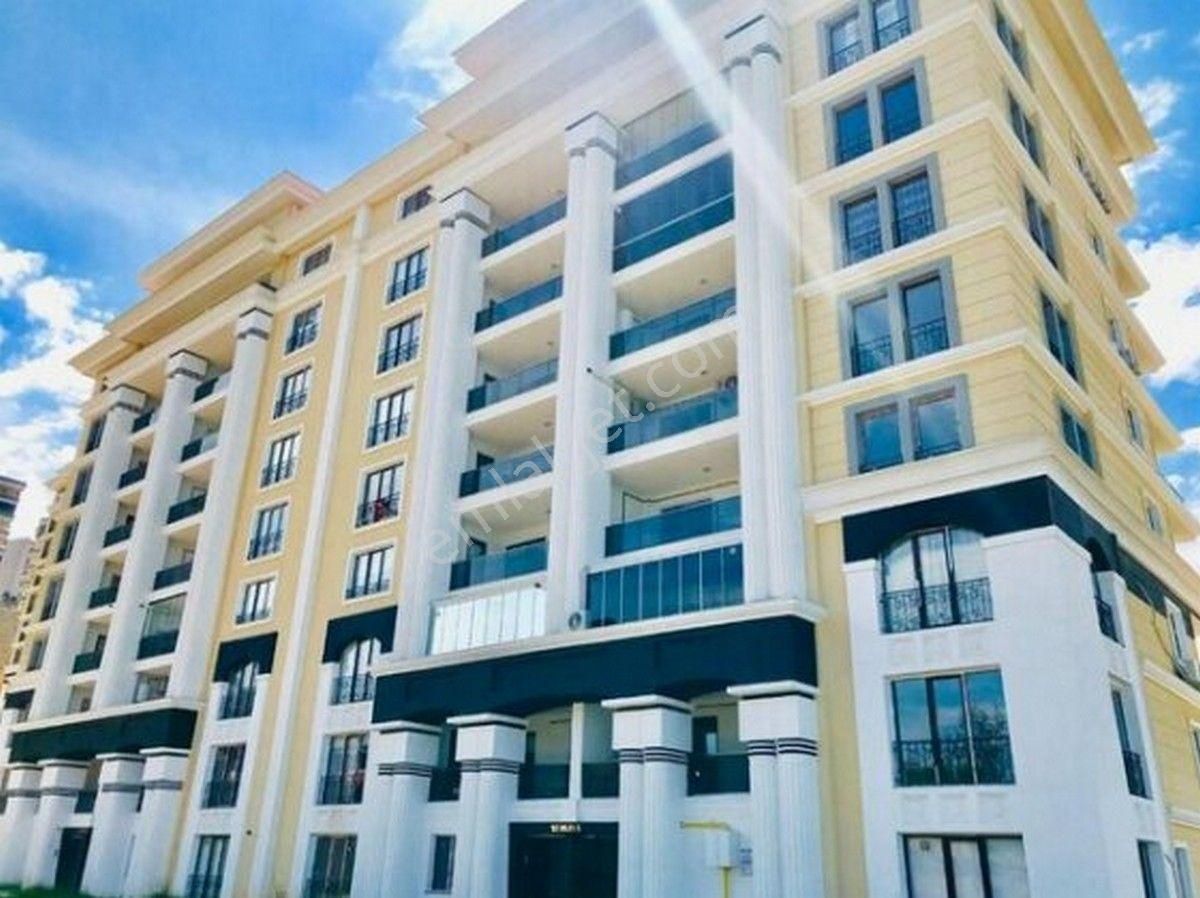 Pelitli Site İçi Bahçe Kullanımı Olan Eşyalı 2+1 Kiralık Daire