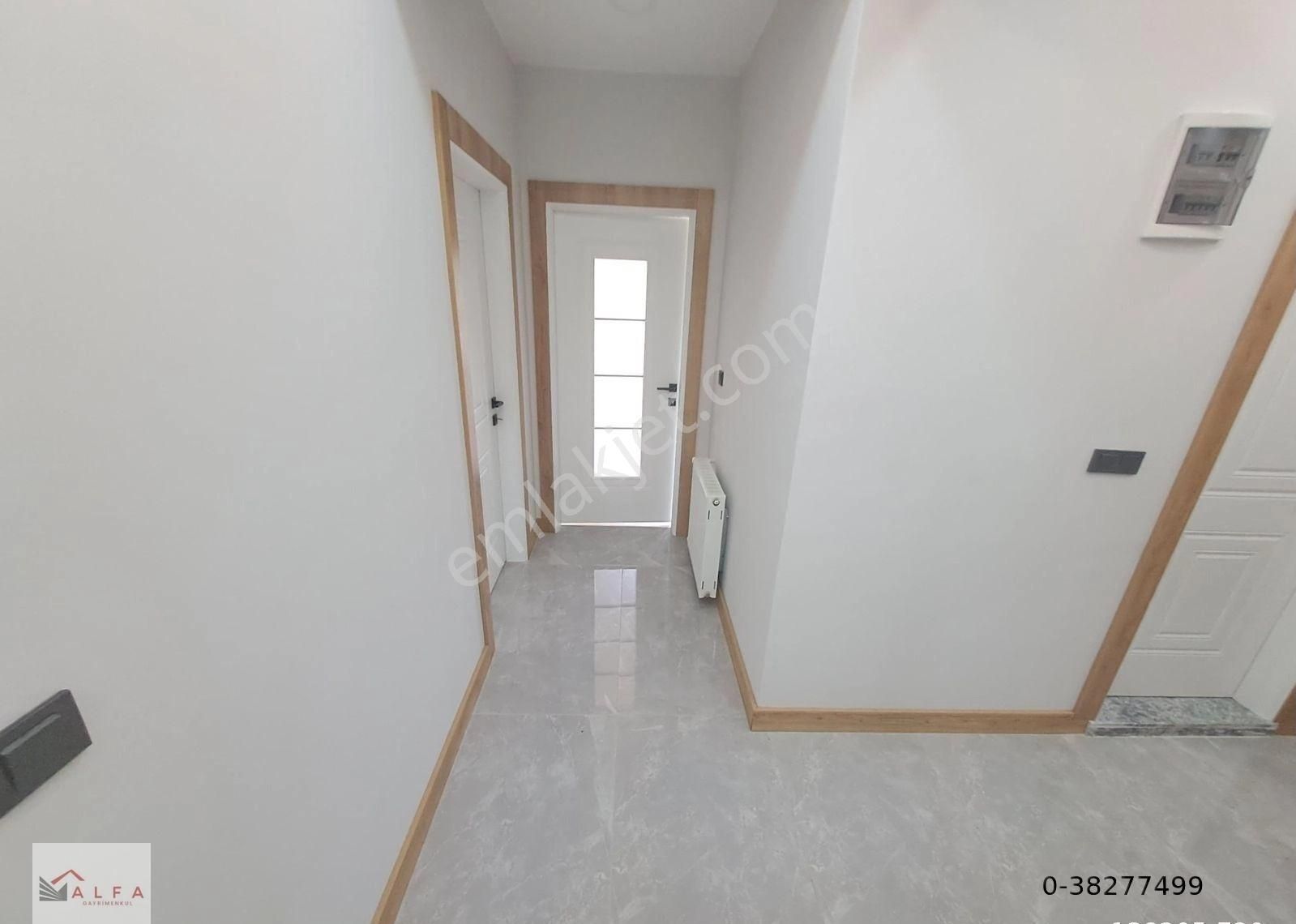 Akçayda Alfa Gayrimenkulden Ön Cephe Ebeveyn Banyolu Ara Kat Doğalgazlı 2+1 Sıfır Daire