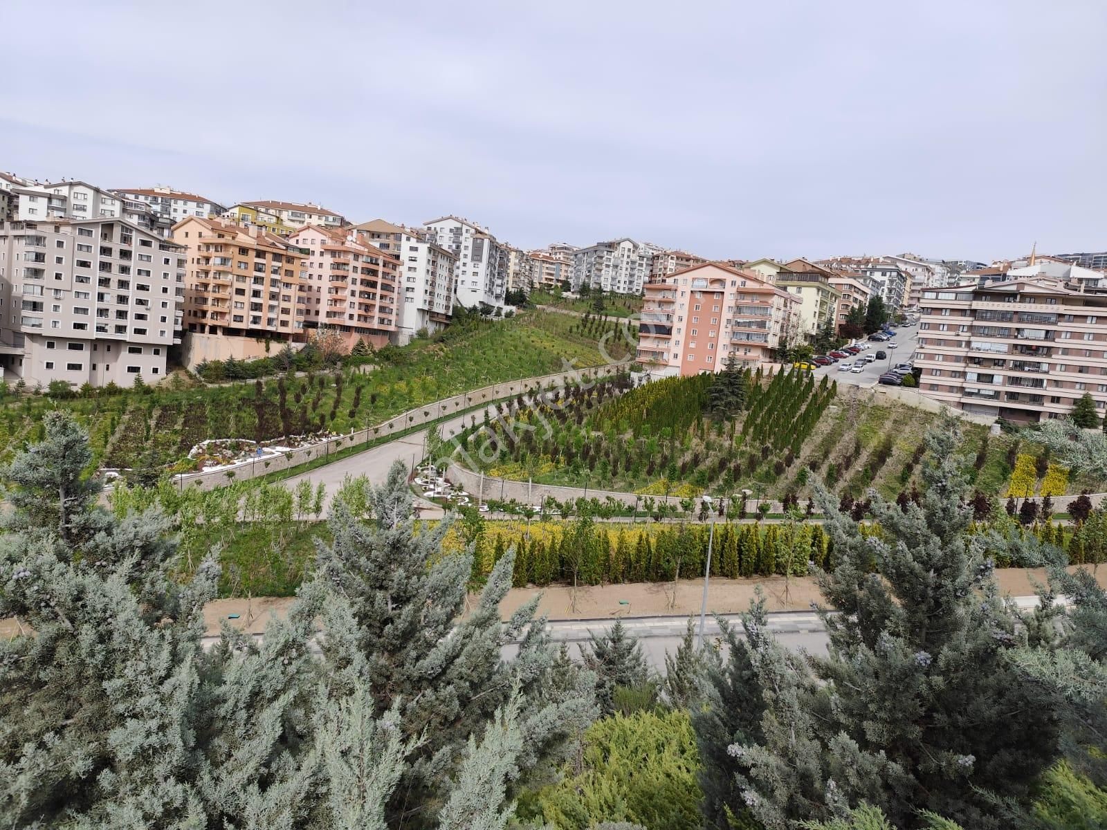 4+1 Geniş Metre2li Yapılı Ebeveyn Banyolu Asansörlü Ara Kat Daire