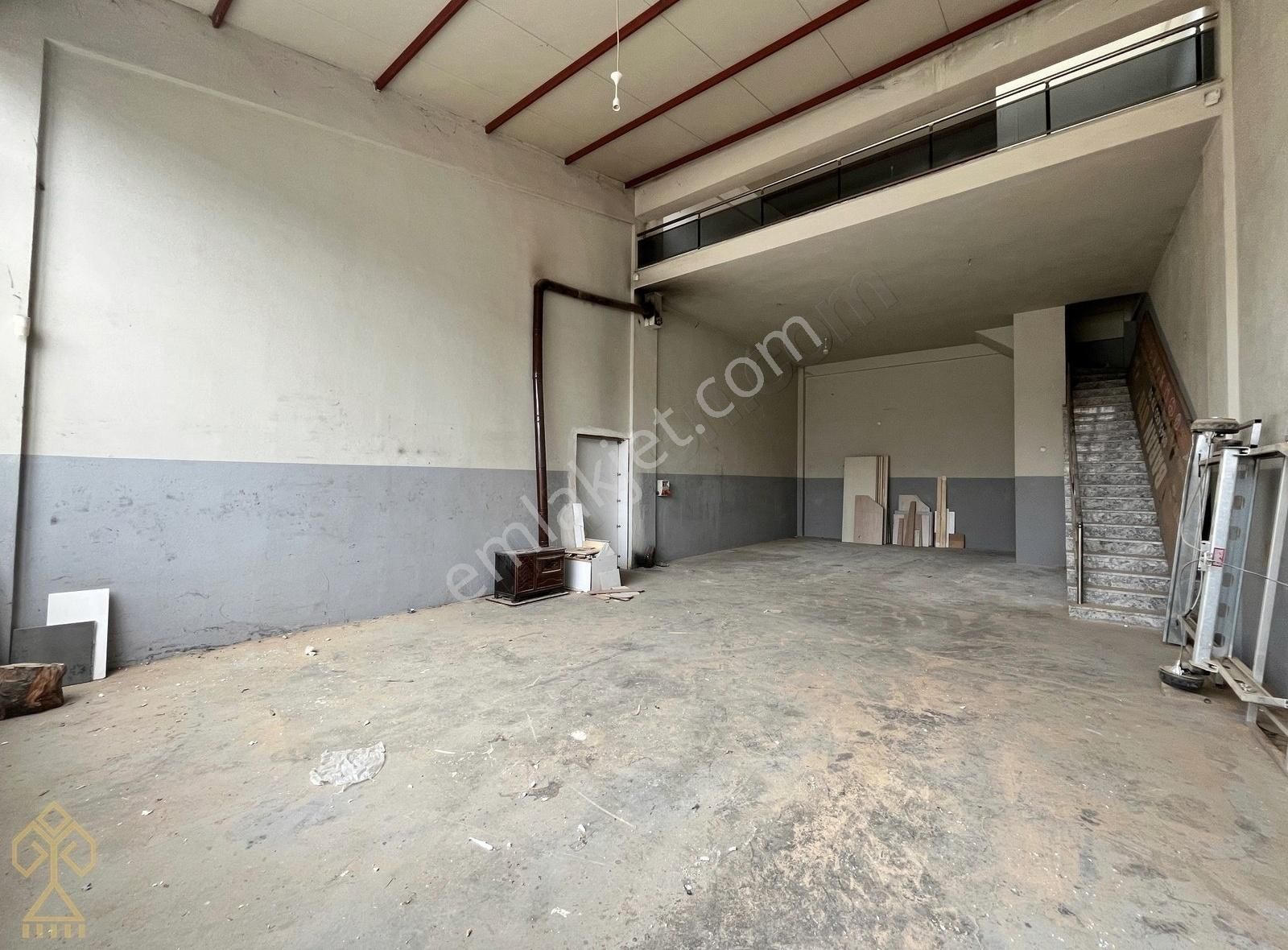 Zeytinli Üçüncüler Sanayi'de 220 M² Asma Katlı Kiralık Dükkan!