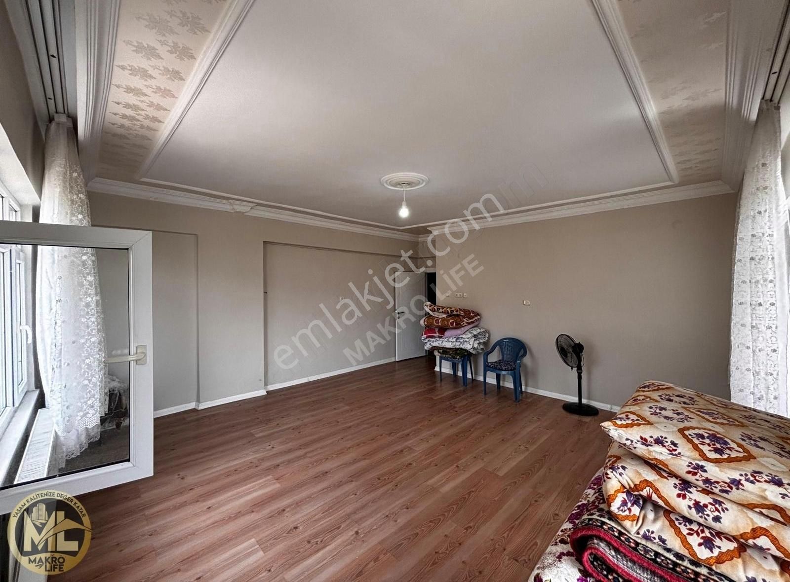 Bağcılar Toptancılar Aşağısında Satılık Ara Kat Daire
