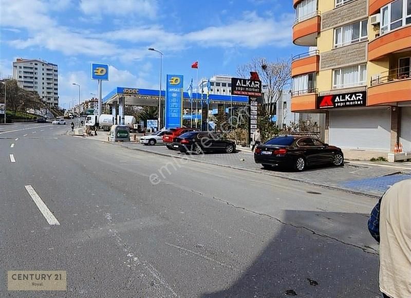 Dikmen Cadde Üzerinde Emsalsiz Satılık Dükkan