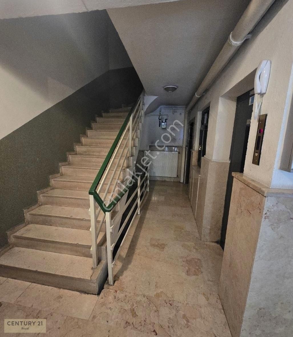 Söğütözü Anadolu Sitesi'nde Eşyalı 2+1 Ofis