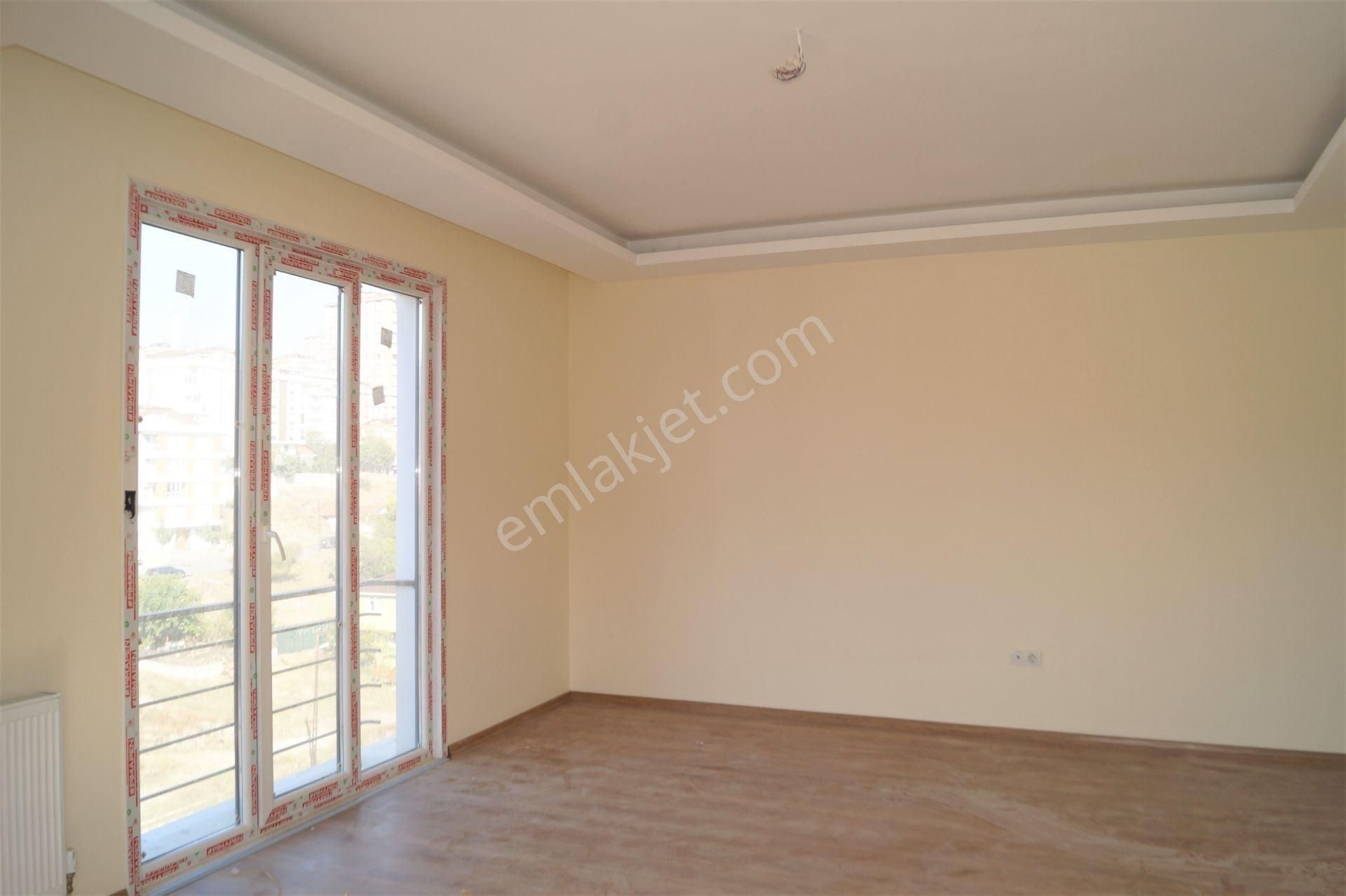 Caddeye Yakın Konumda, Genç Binada, Kapalı Otoparklı 3+1 Daire