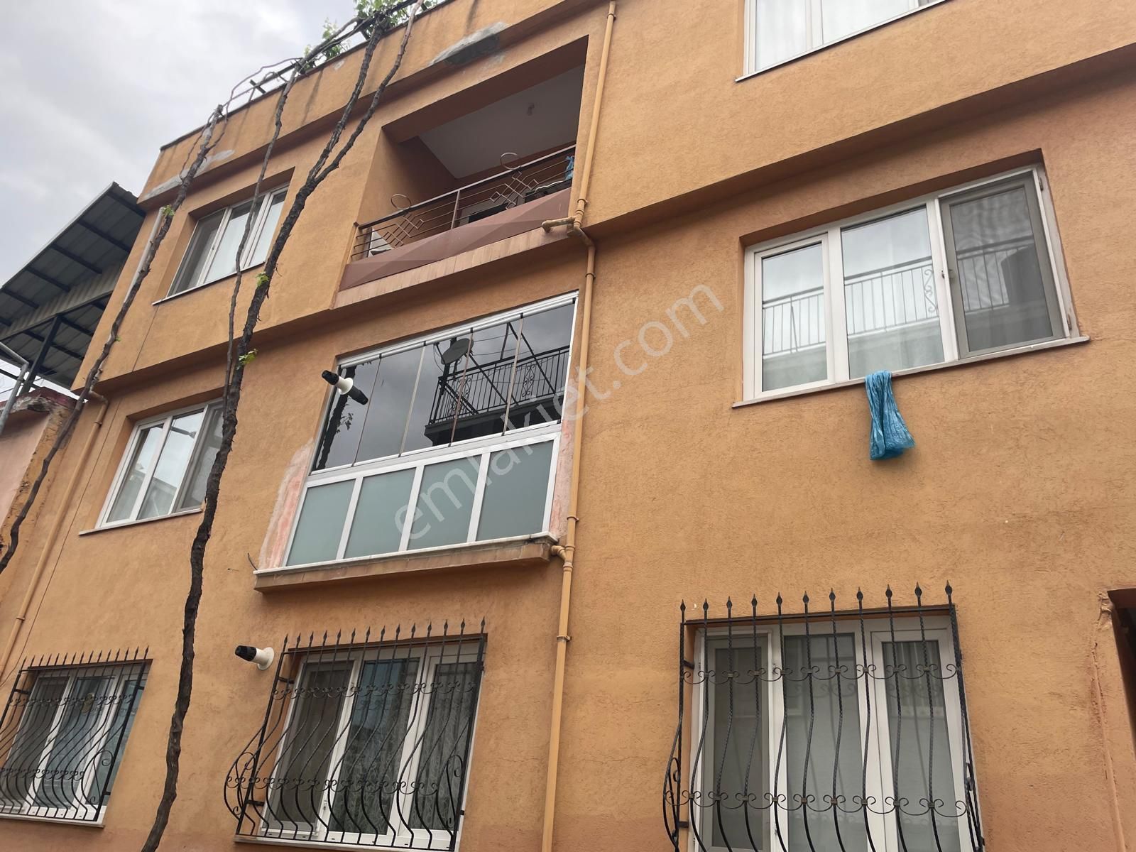 Bursa Kılıç Tan 152 Evler Metroya Yakın Satılık 3 Katlı 6+3 Müstakil Ev