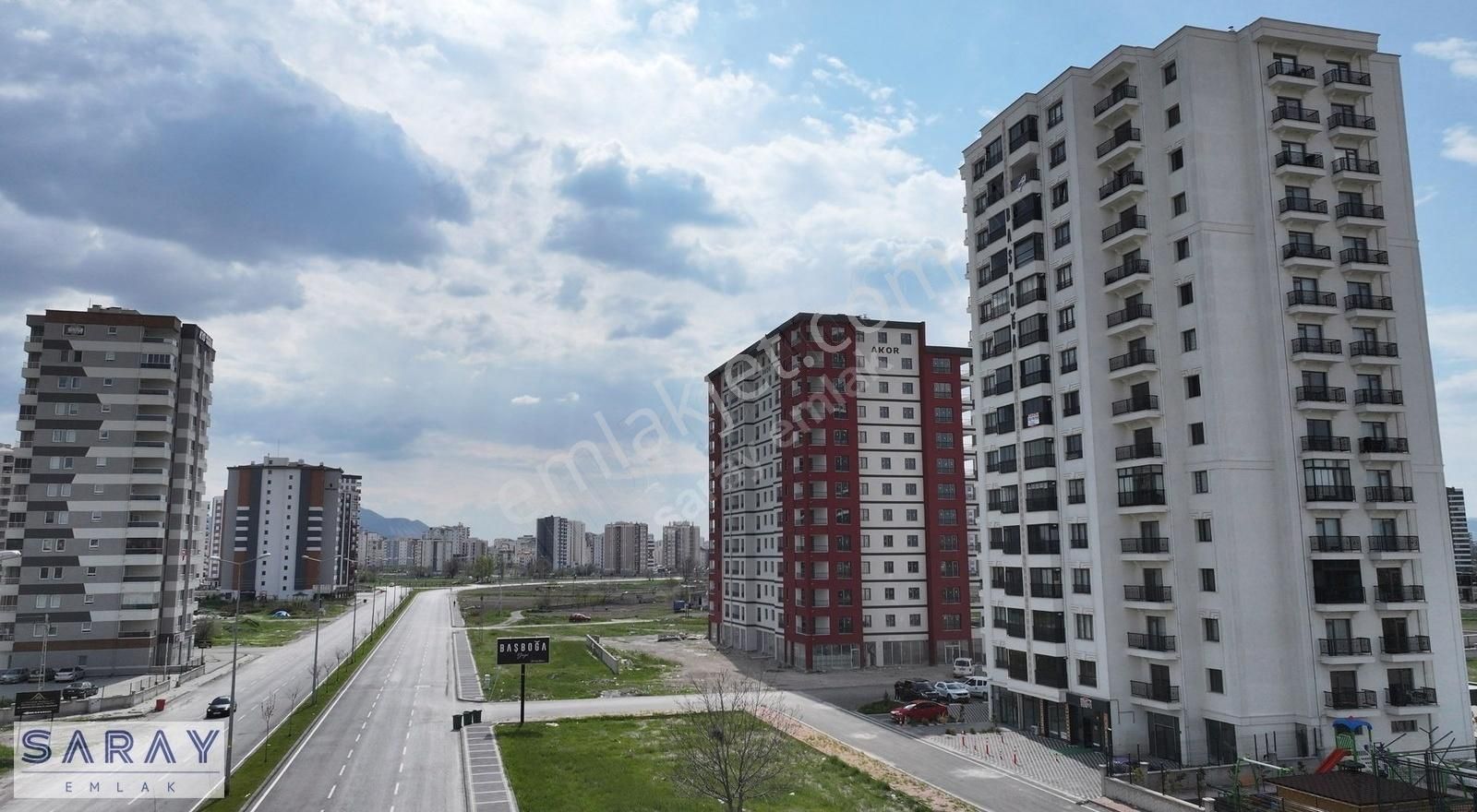 Zümrüt Mahallesinde. 3+1 Odalı Çift Banyolu Full Yapılı Daire