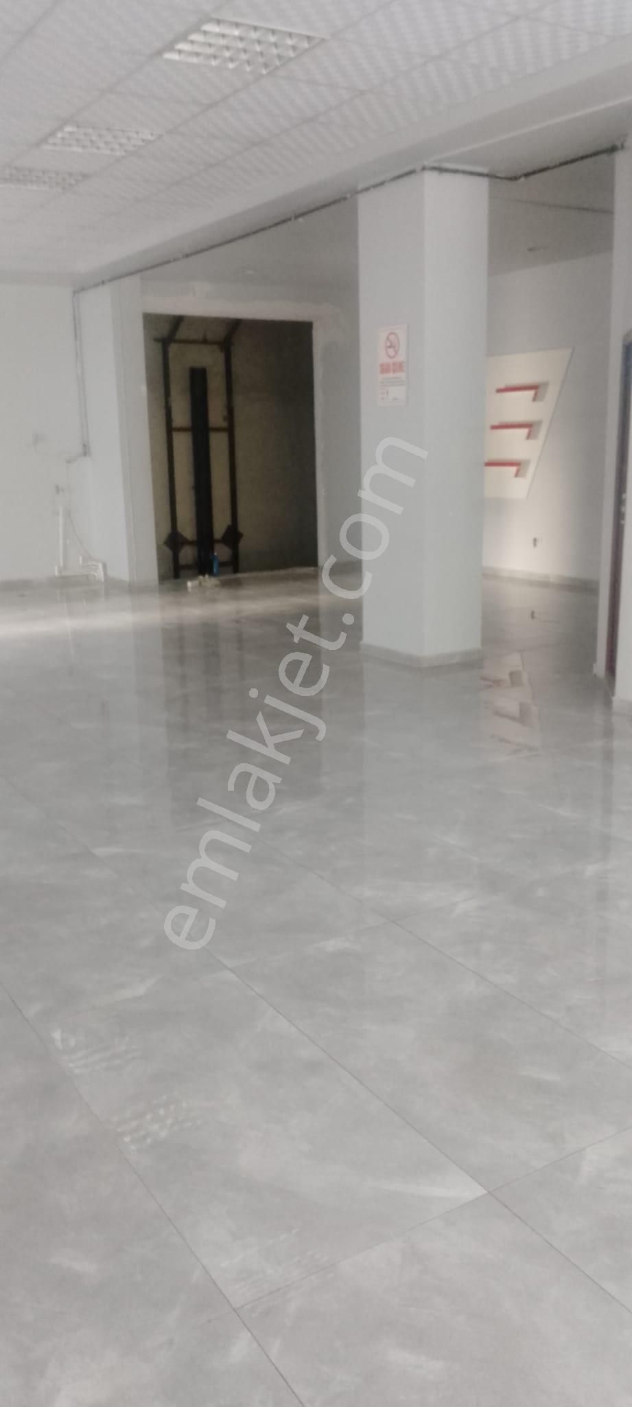 Kaanemlaktan Zeytinköyde 600m² 2 Katlı Asansörlü Kiralık İşyeri