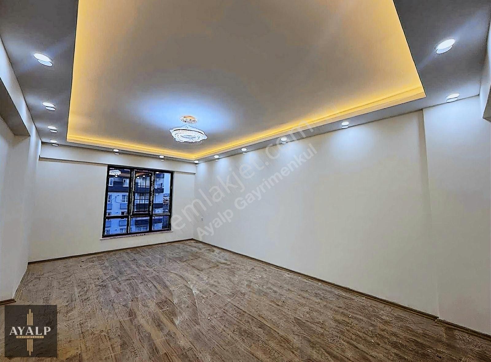 Harika Konum'da 3.5+1 Ultra Lüks 180m2 Fırsat Kiralık Daire.