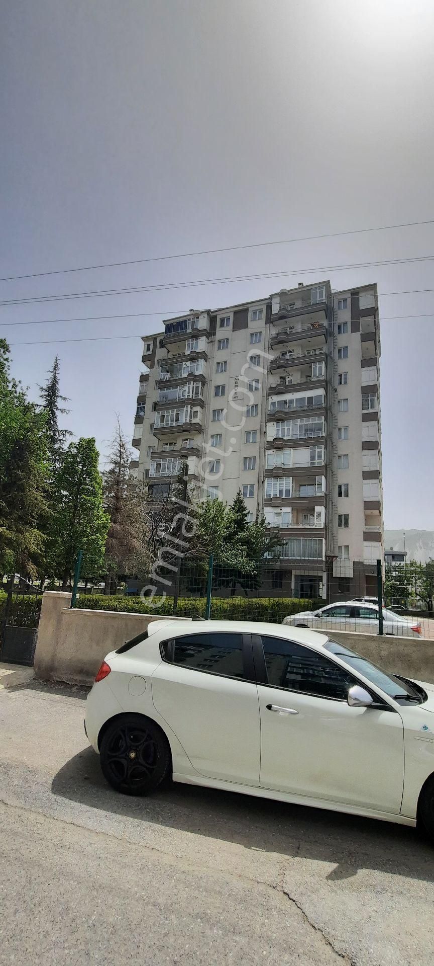 Esentepe Mh Cadde Üzeri Kombili 4 Oda Satılık Daire