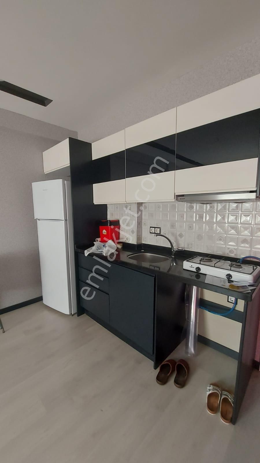 Birlik Gayrimenkul Den Gültepe De Bulvar Üzeri 1+1 Full Eşyalı İskanlı Hasarsız Kaçmaz Daire!!