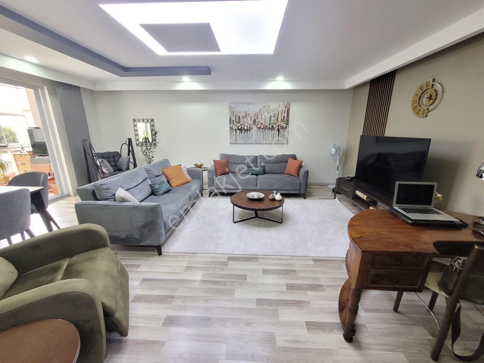 Delux'den Hürriyet Mah.'de Havuz Manzaralı Ultralux 3+1 Daire