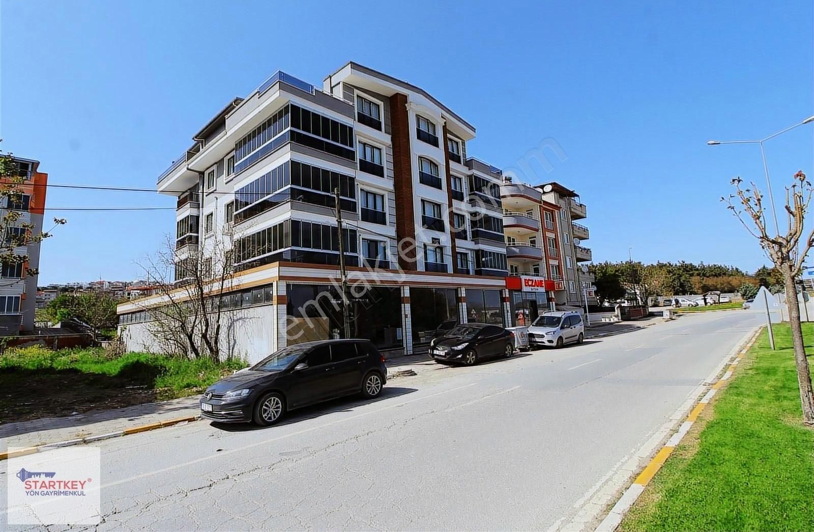 Üçpınar Kavşağına Yakın Cadde Üzeri Asansörlü 5 Yıllık 2+1 Daire