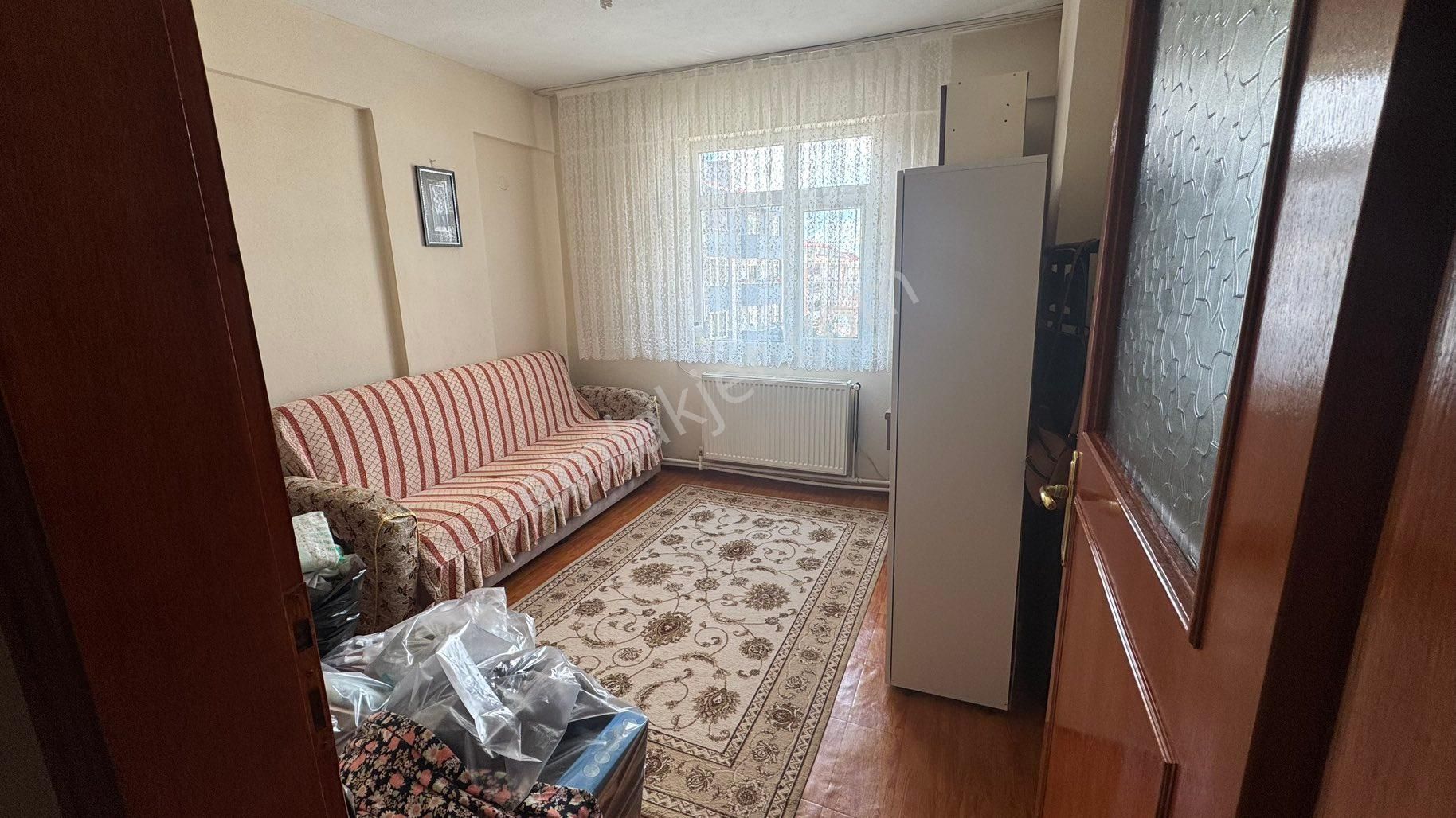 Kapaklı Merkezde Ara Kat 2 + 1 Daire