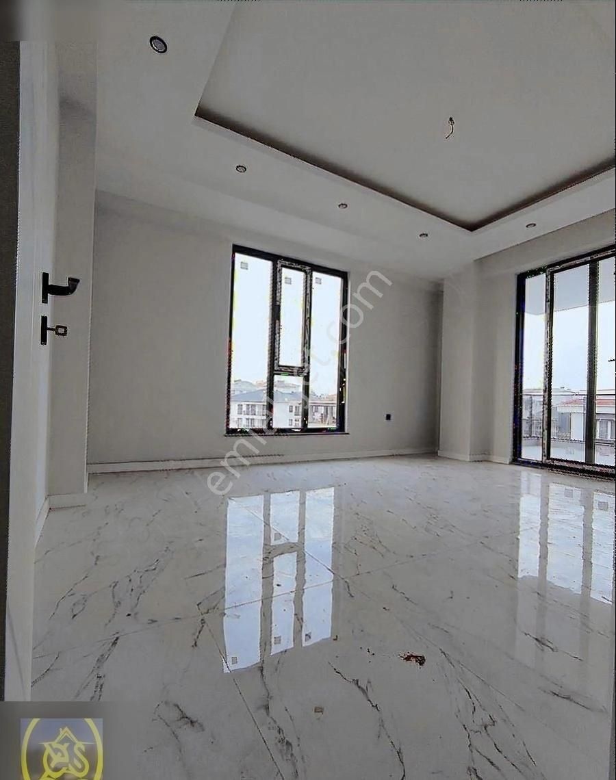 Semikler Mah. Site İçerisinde Havuzlu 185m. 3+1 Satılık Daire..