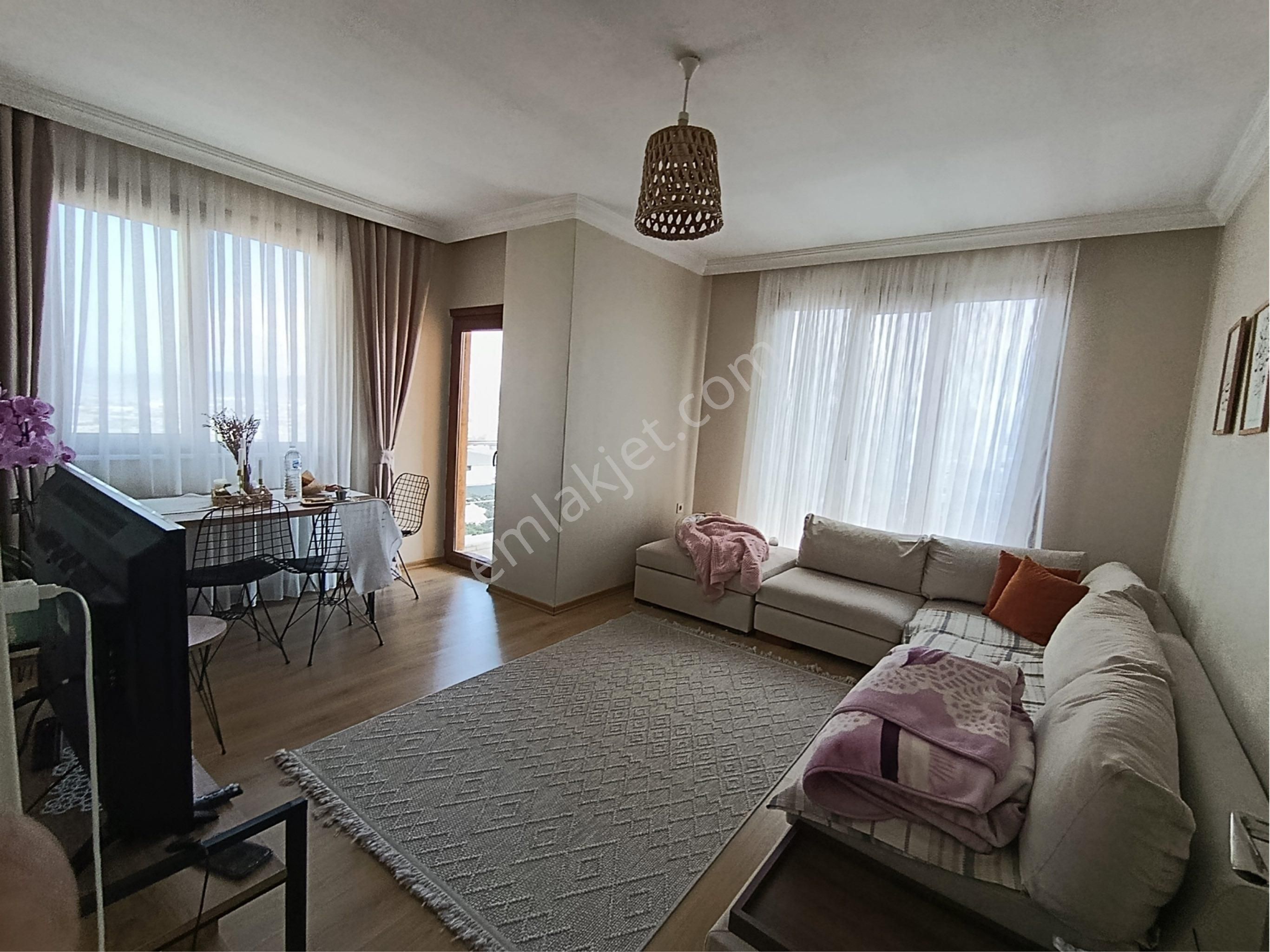 Satılık 3+1 Geniş 130 M2 Üst Dubleks Mevlana Mahallesi