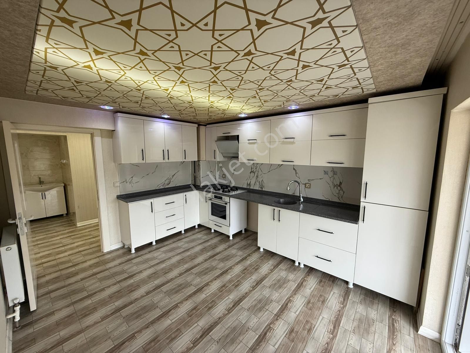 Keçiörende 3+1 Site İçinde Türk Hamamlı Cam Balkonlu Full Yapılı Daire - Görsel 3