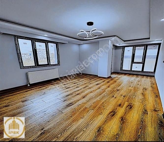 Acil Taşoluk'da 2+1 90 M2 Dekorlu Lüx Daire Metro Mevkii