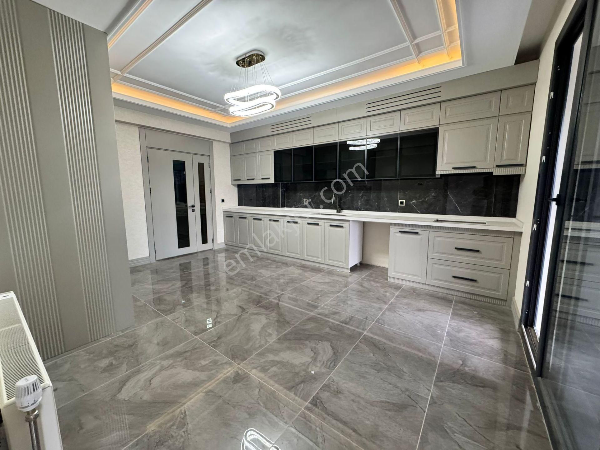 Winstown Avm Arkasında Kızartma Odalı 3.5+1 Lüx Daire