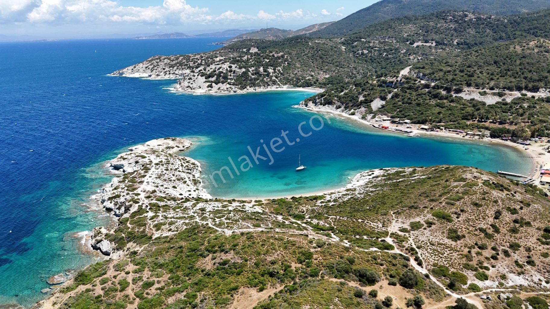Foça Emlak'tan Sazlıcada Hafriyatsız Önü Yeşil Alan Villa Arsası