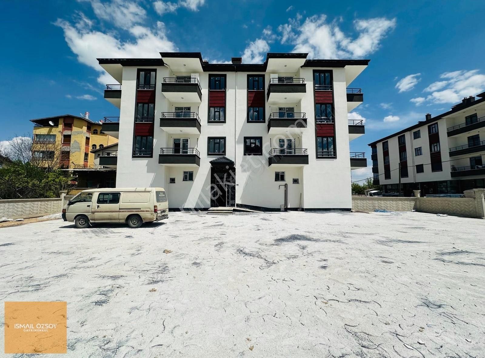 Karaman Yolu Caddesi Üzeri Satılık Lüks 2+1asansörlü Sıfır Daire