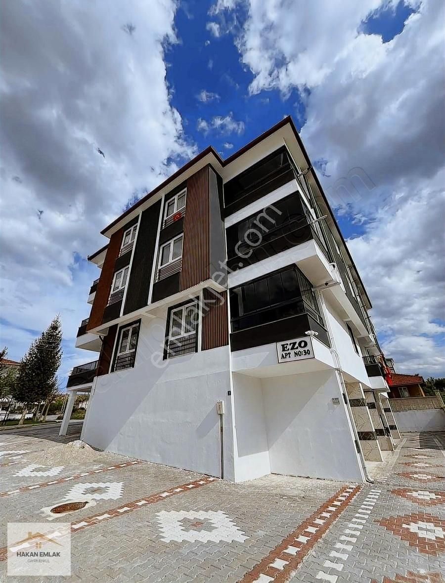 Hakan Emlaktan İpeklievler Caddesinde Satılık Daire