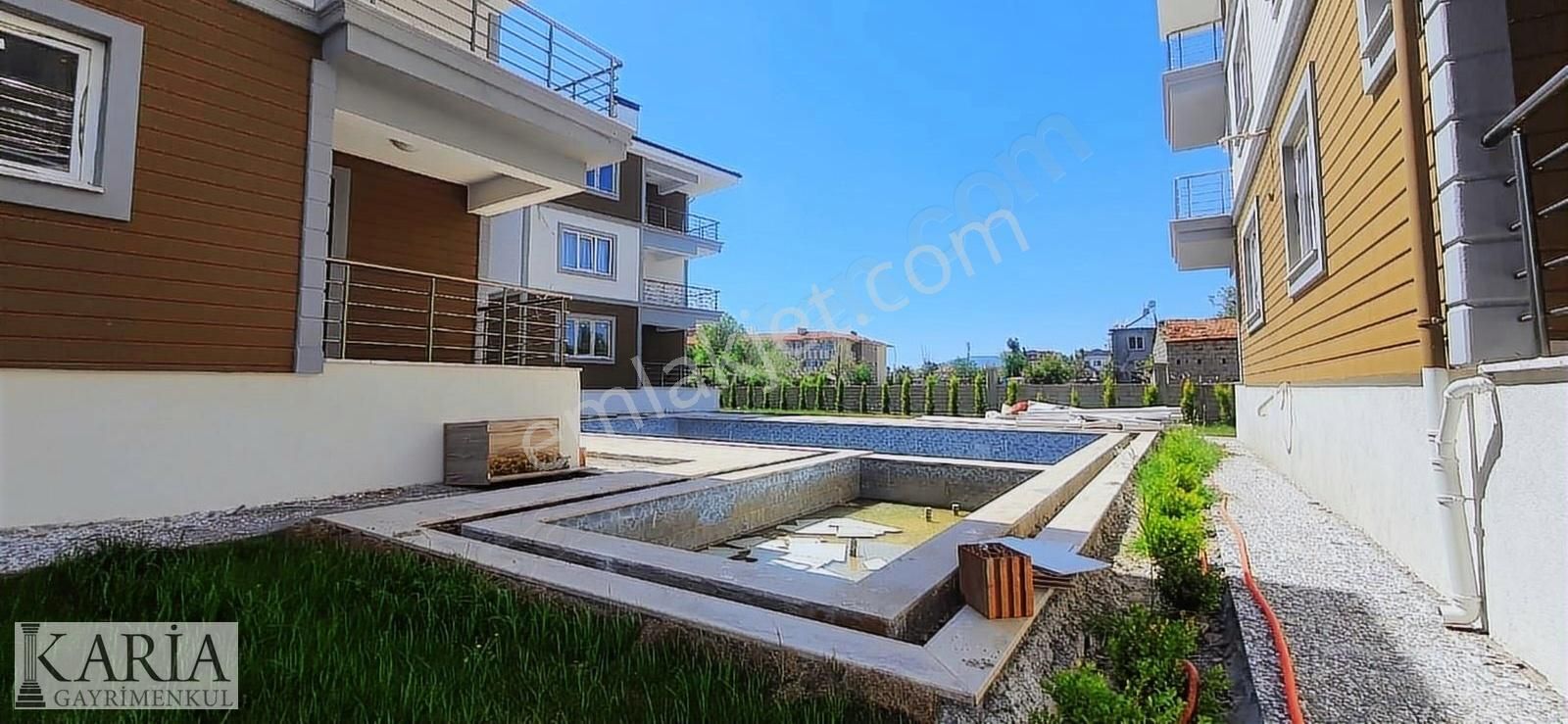 Karia Gayrimenkul'den Havuzlu Site'de Satılık 4+1 Dubleks Daire.