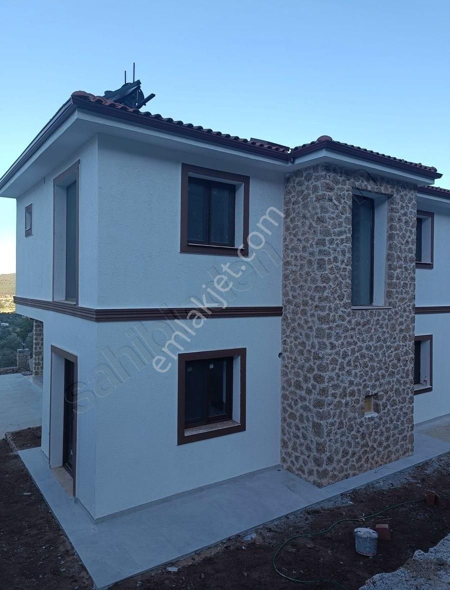 Üzümlü'de Harika Manzaralı 520 M2 İçinde Sıfır Villa