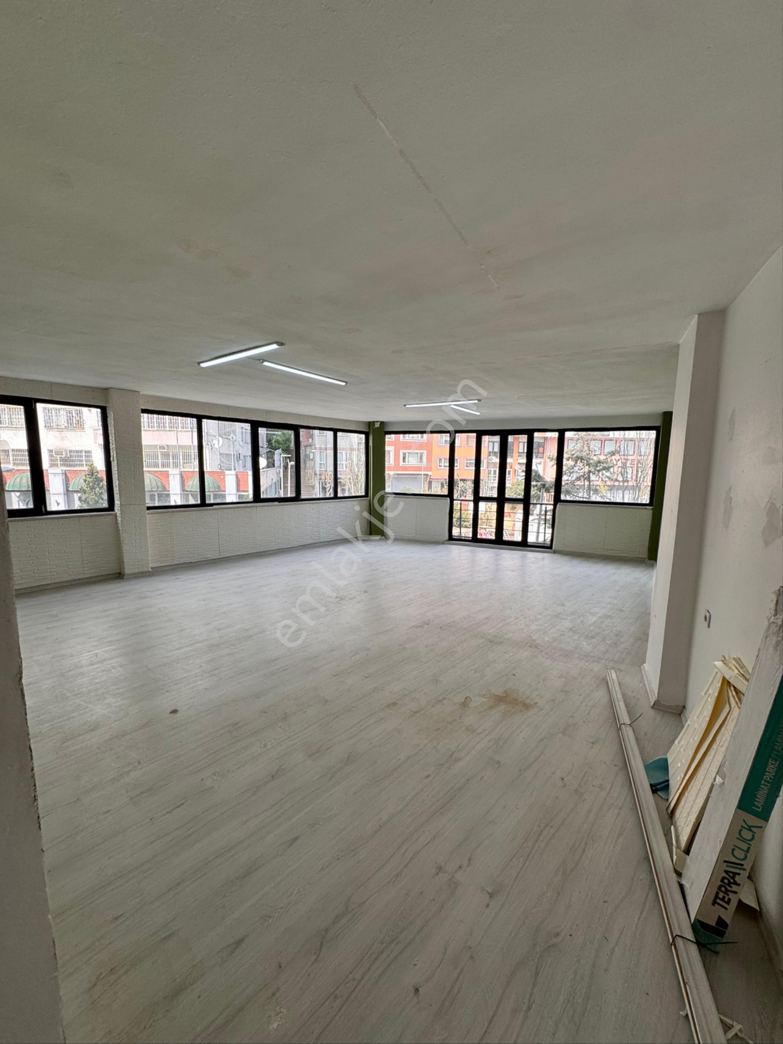 Sahibinden Kiralık Galatasaray İlkokulun Karşısı Ofis