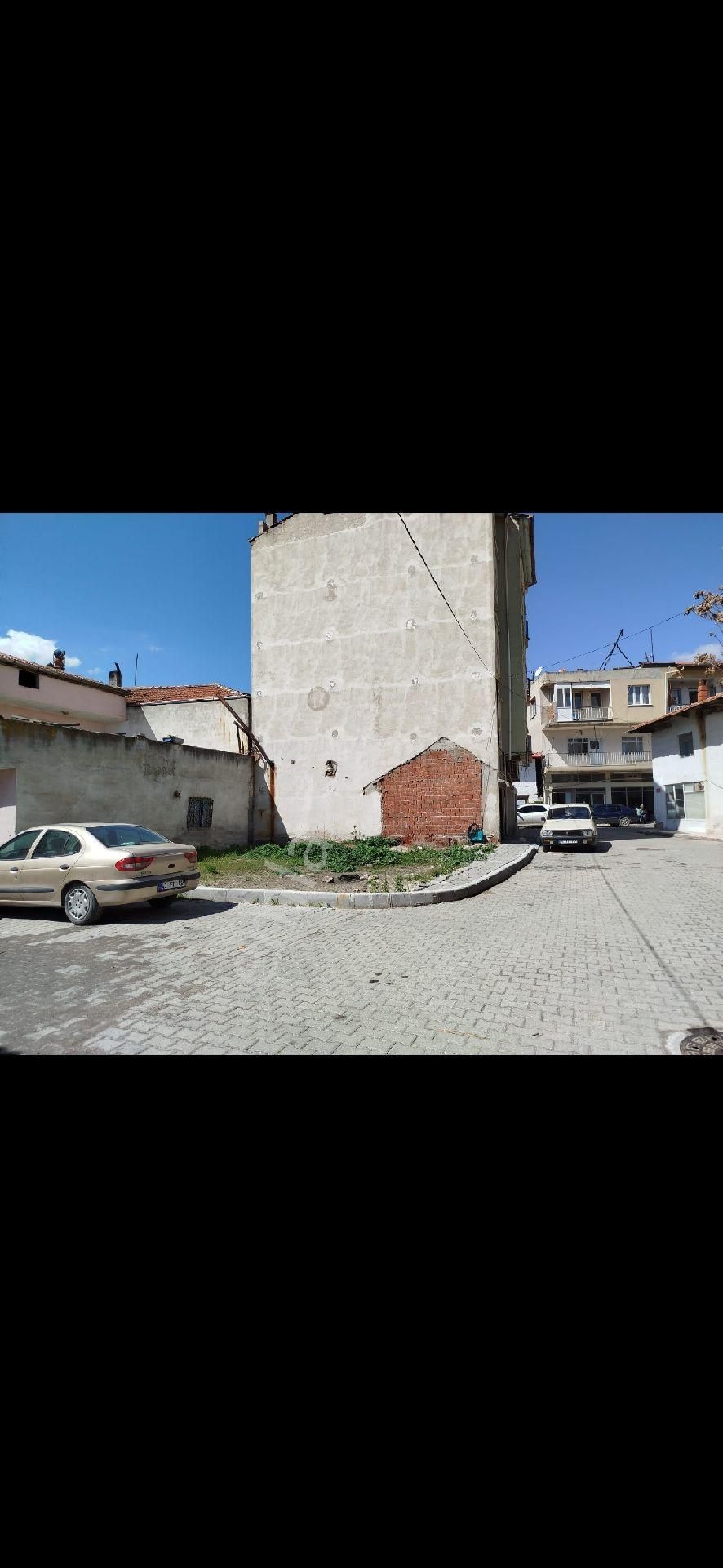 Manisa Selendide Zafer Mahallesi'nde Satılık Köşe Parsel  Bitişik Nizam 5 Kata İmarlı Arsa  