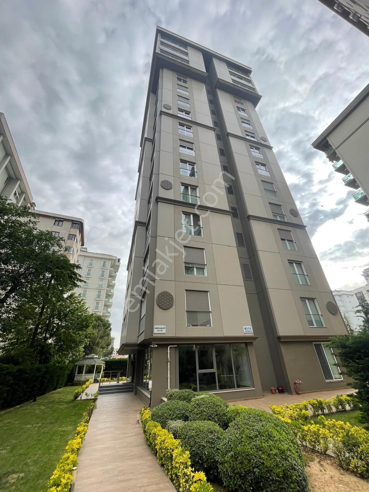 Caddebostan 'da Bağdat Caddesine 1.paralelde Yeni Bina Geniş Balkonlu 3+1 Net 115 Daire