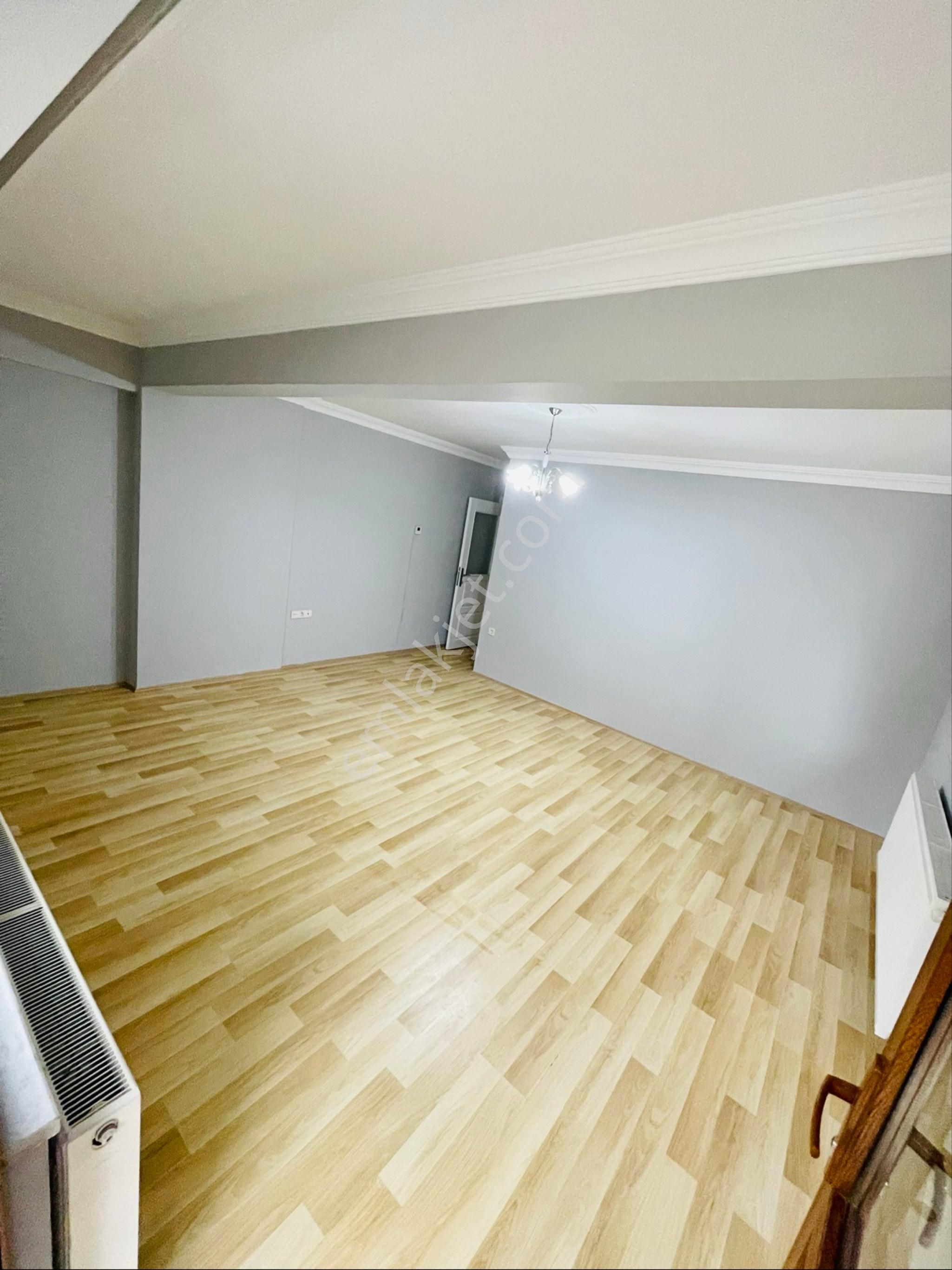 3+1 140 M2 Caddes Üstünde - Görsel 6