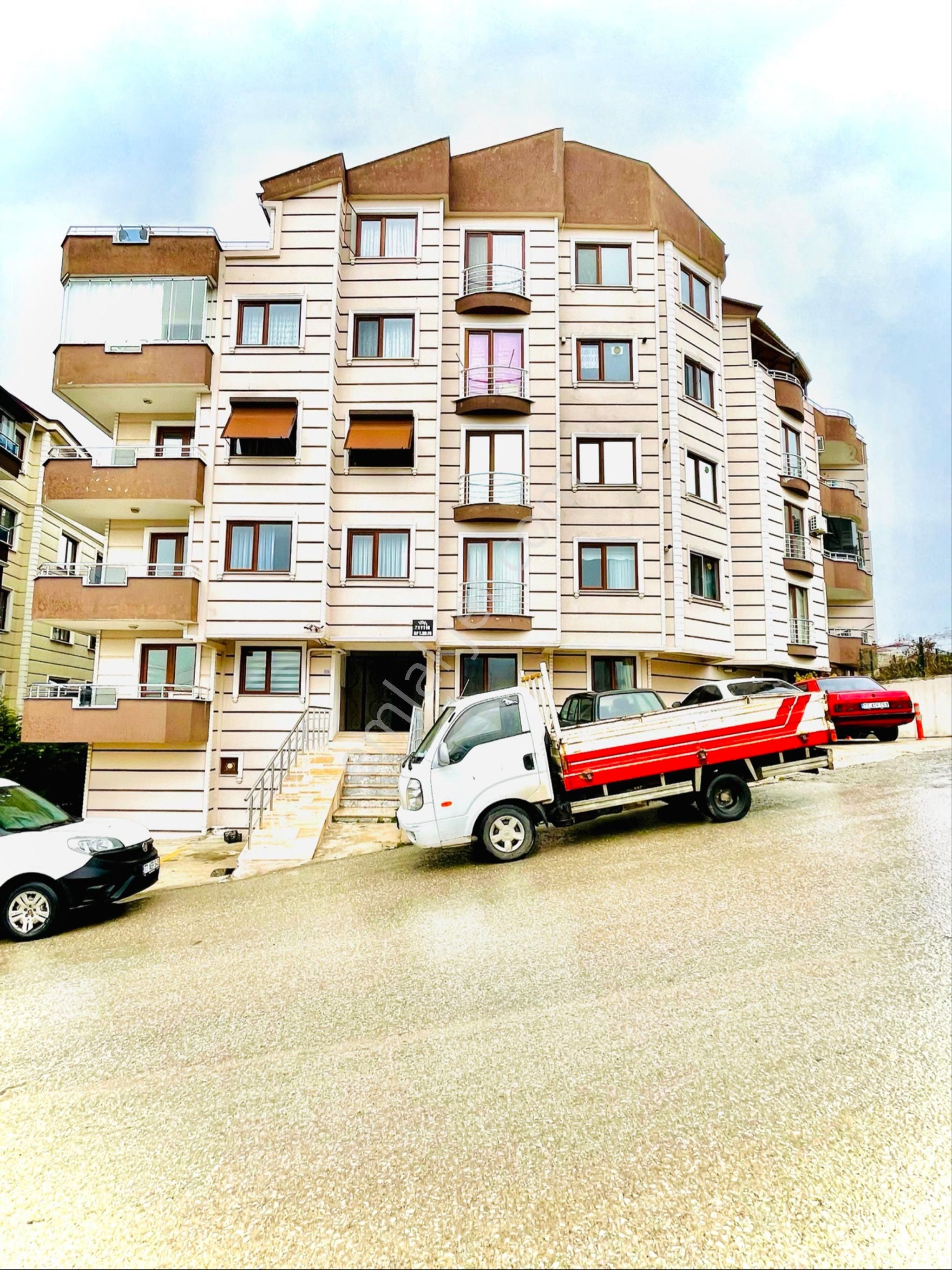 3+1 140 M2 Caddes Üstünde