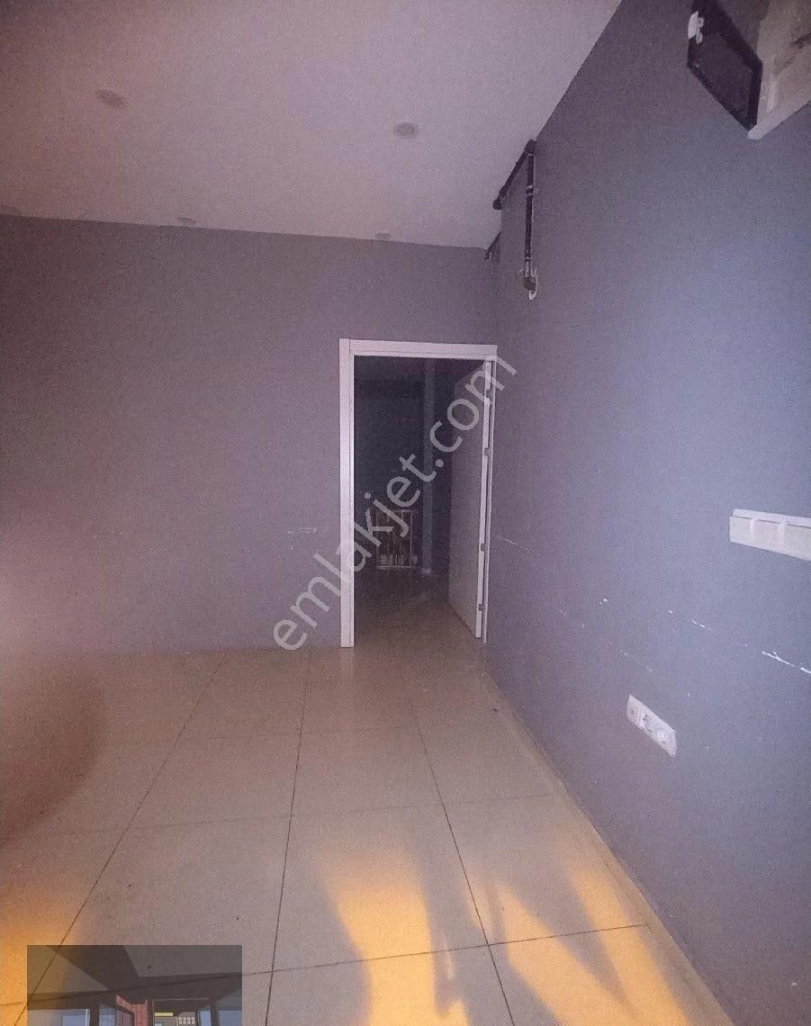 Güzel Yurt Mahallesinde Metrobüse 4 Dakika Yürüme Mesafesinde 130 M2 Kiralık Dükkan