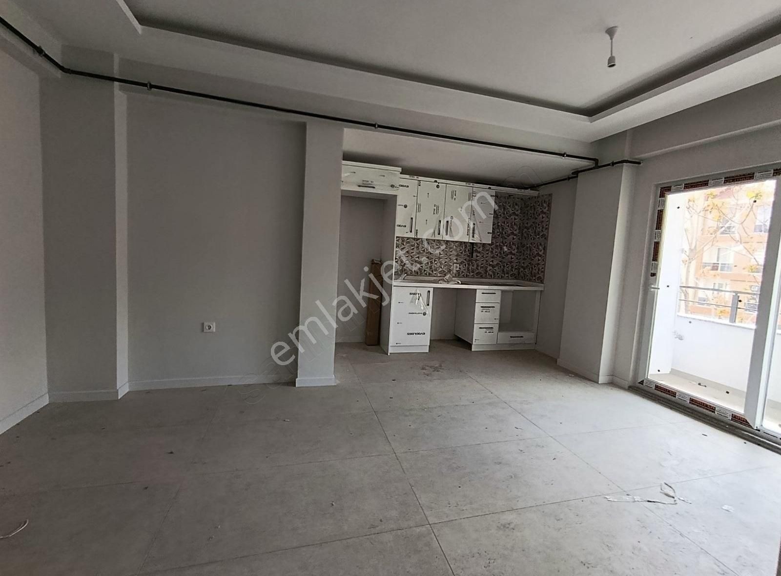 İzmir Yolu Dibi Merkezi Konum Satılık 1+1 Daire