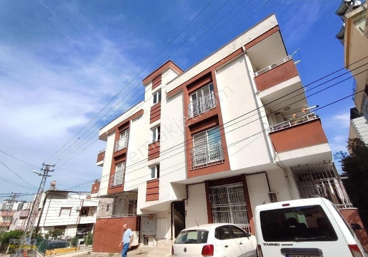 Amaç'tan Bahçeşehir Ceylan Market Civ Az Katlı Çb Geniş Oturumlu 3+1 Satılık Daire