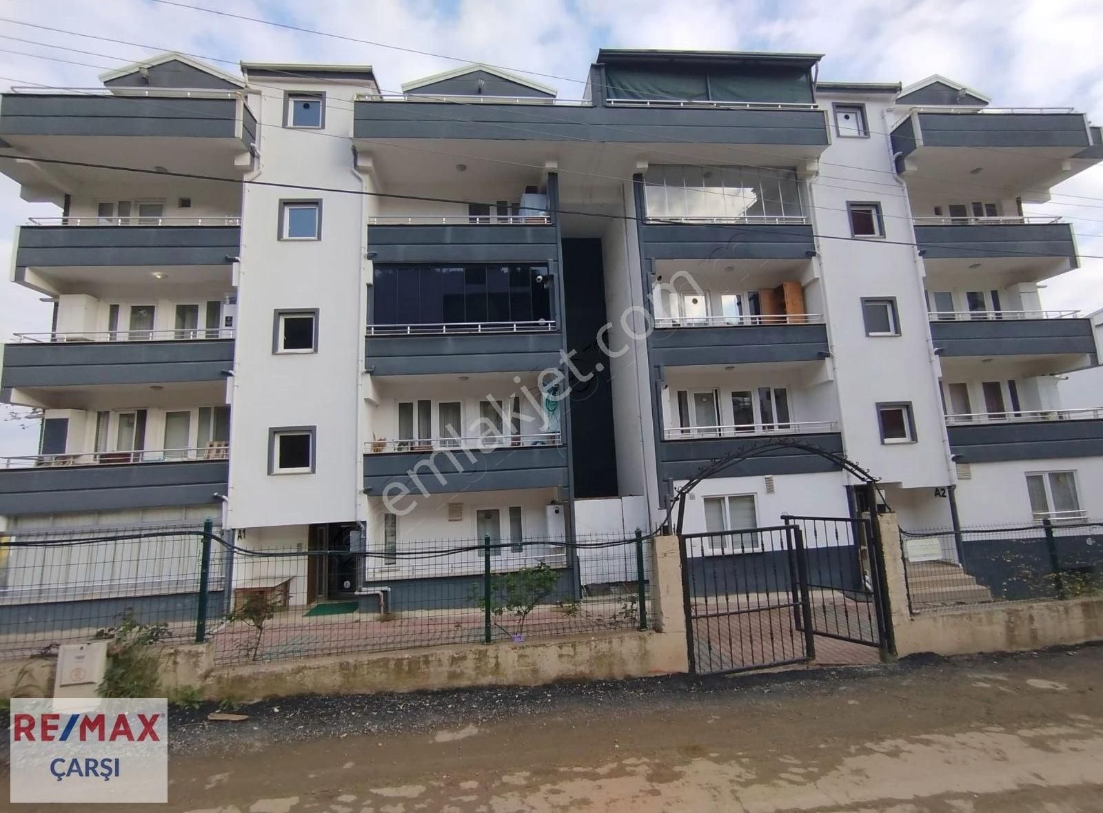 Remax Çarşı'dan İzmit Gündoğdu'da Satılık 4+1 Çatı Dubleks Daire