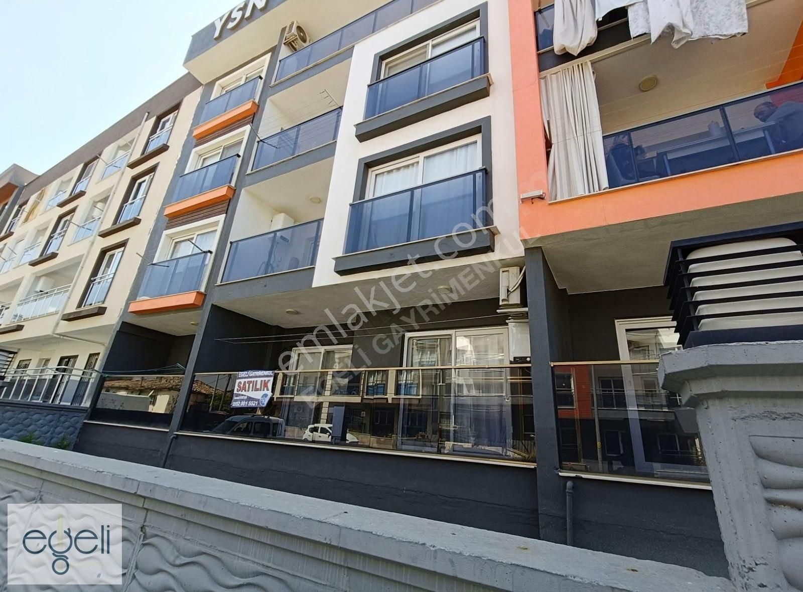 Kuşadası Davutlar Merkezde Havuzlu Güvenlikli Satılık Daire