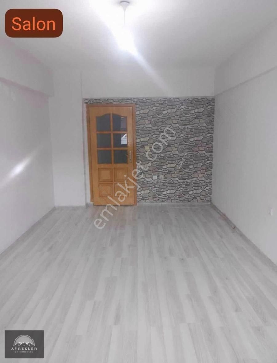 Sefaköy Merkez'de 3+1 Site İçinde Asansörlü