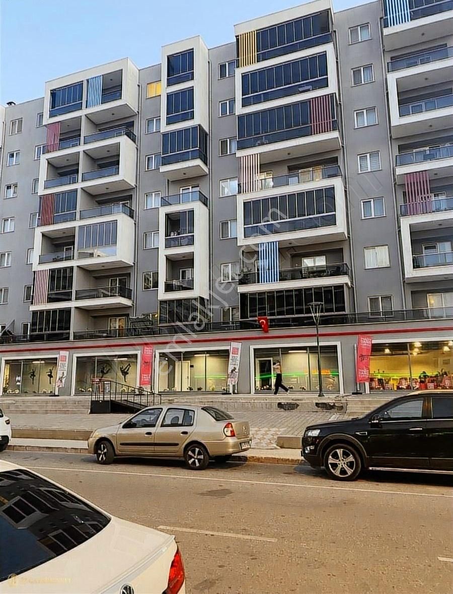 Ege Park Sitesinde Ebeveyn Banyolu 2+1 Daire
