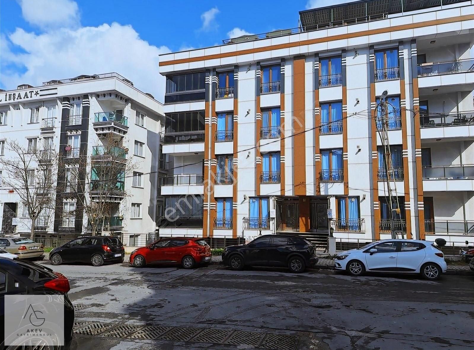 Beylikdüzü Yakuplu Mahallesi Satılık 2+1 Bahçe Kat Daire
