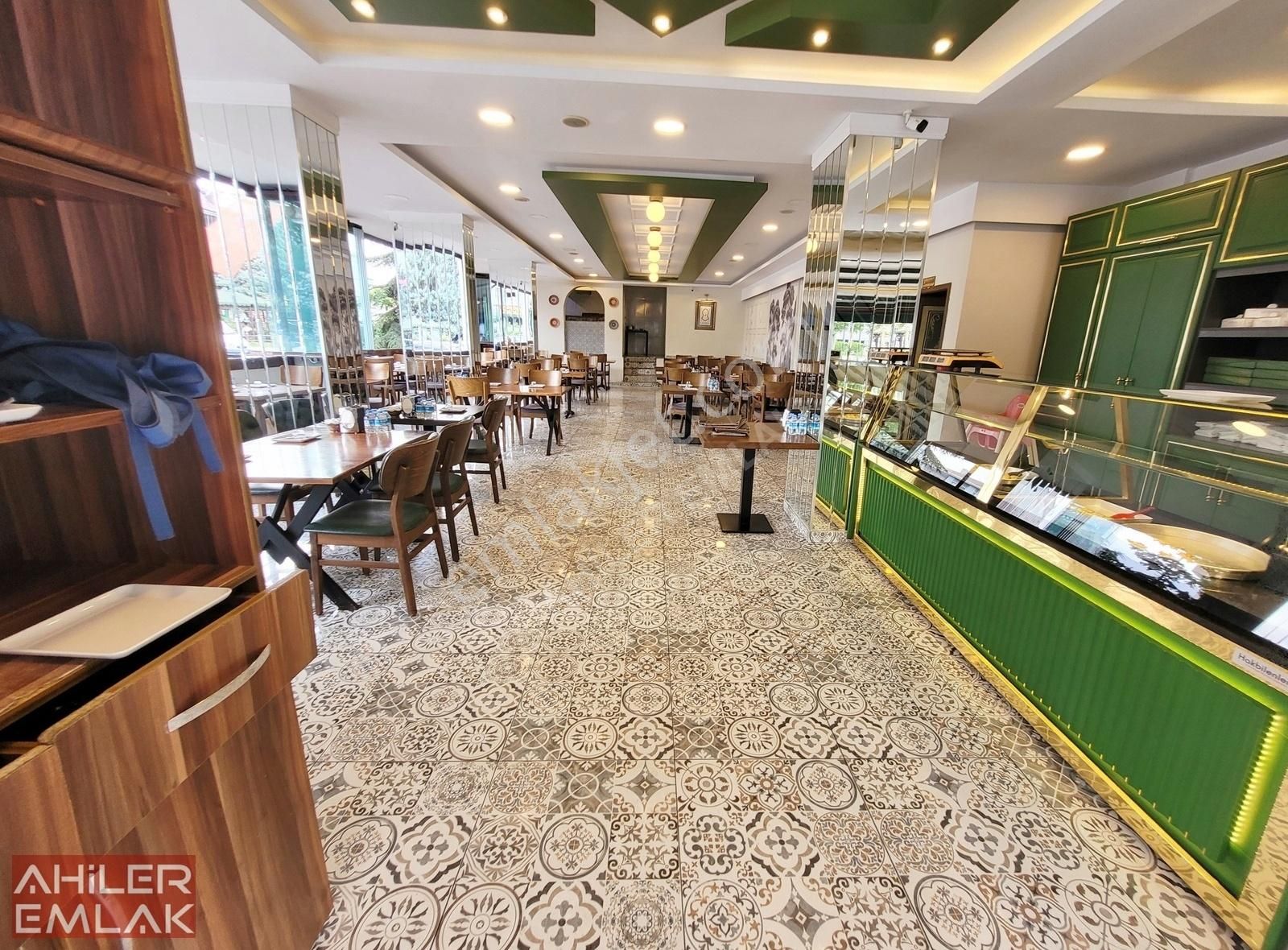 Etlik Giresun Cd.sinde Hazır Kiracılı 250 M2 Satılık Dükkan