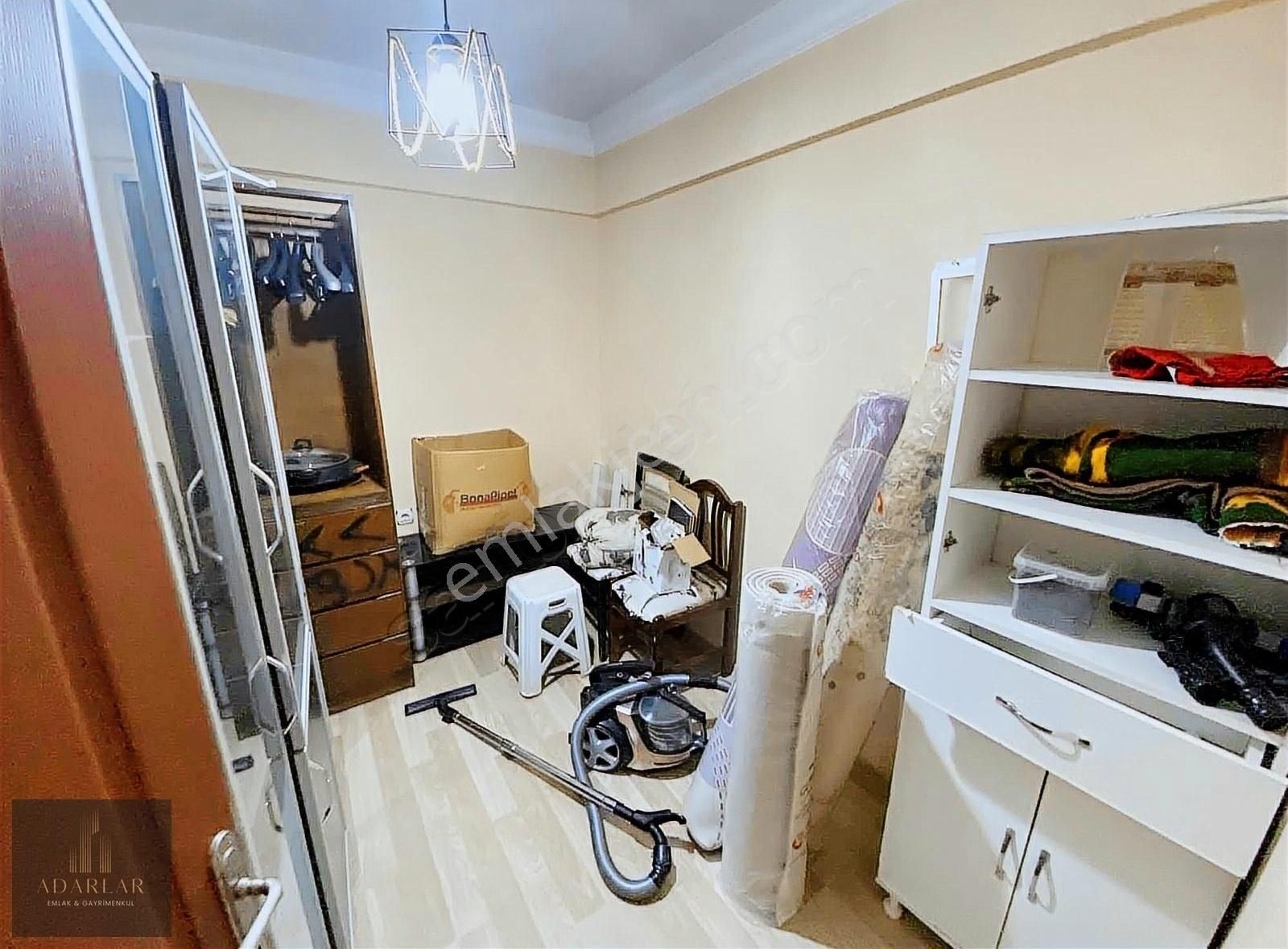 Adarlar'dan Cumhuriyet Mahallesinde 3+1 Önü Full Açık