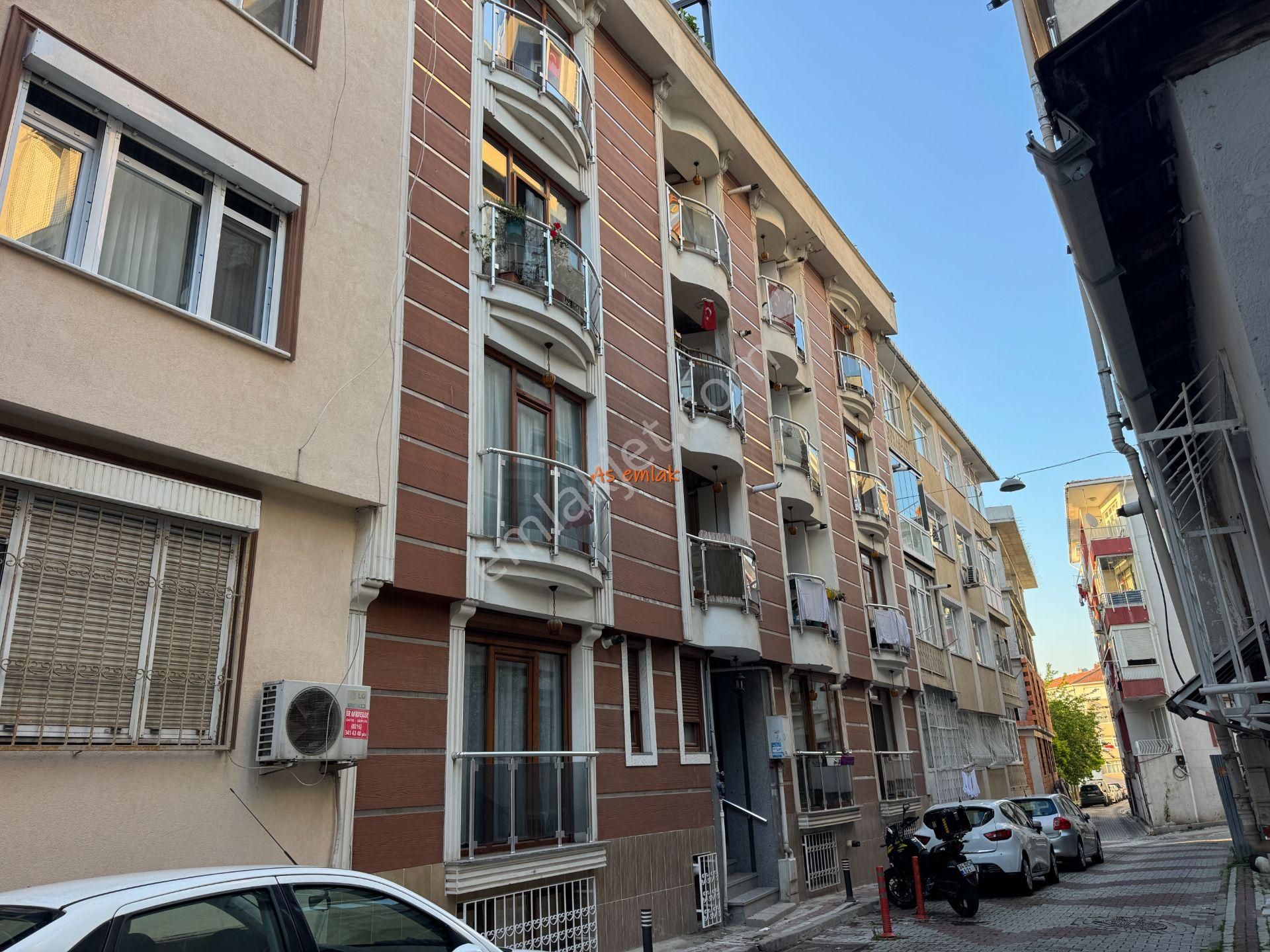 As Emlaktan 2+1 Genç Binada Zeynep Kamil Ana Caddeye Yakın Daire